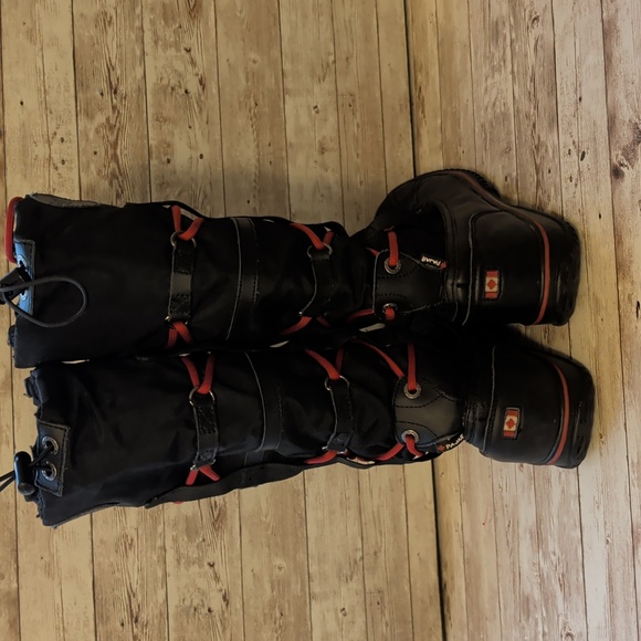 Pajar Tall Lace Up Snowboots - Picture 5 of 8